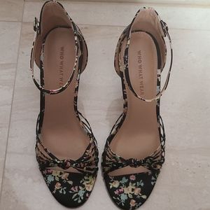 High heels black floral